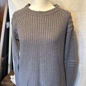 Chic Women's Gray Crew Neck Sweater